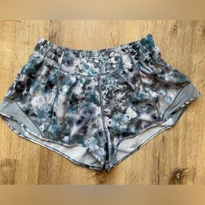 Lululemon Hotty Hot Shorts 2.5 inch